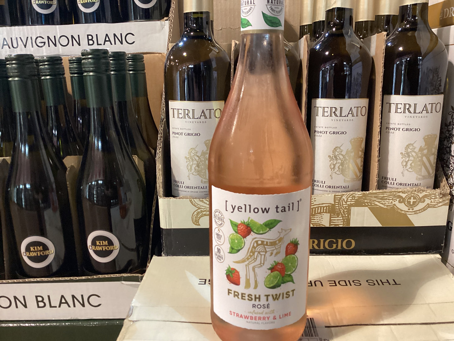 Yellowtail Fresh Twist Strawberry Lime (750ML)