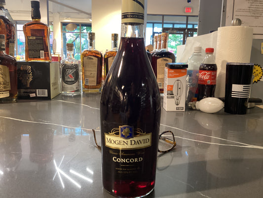Mogen David Concord Wine (750mL)