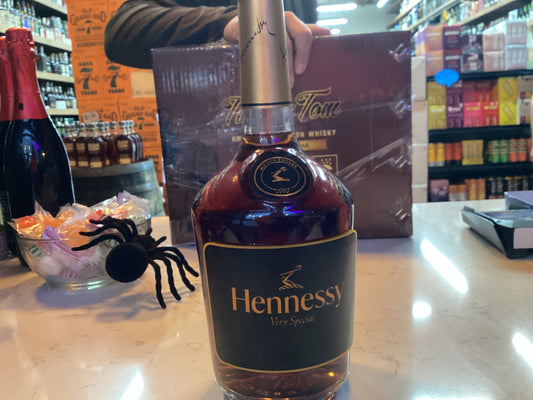 Hennessy VS 1L (lights up)