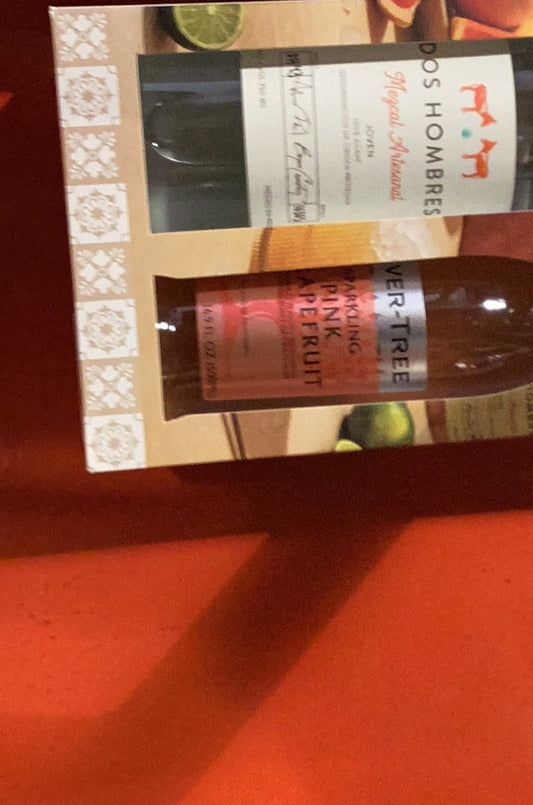 Dos Hombres Mezcal Artesanal with Sparkling Grapefruit Set